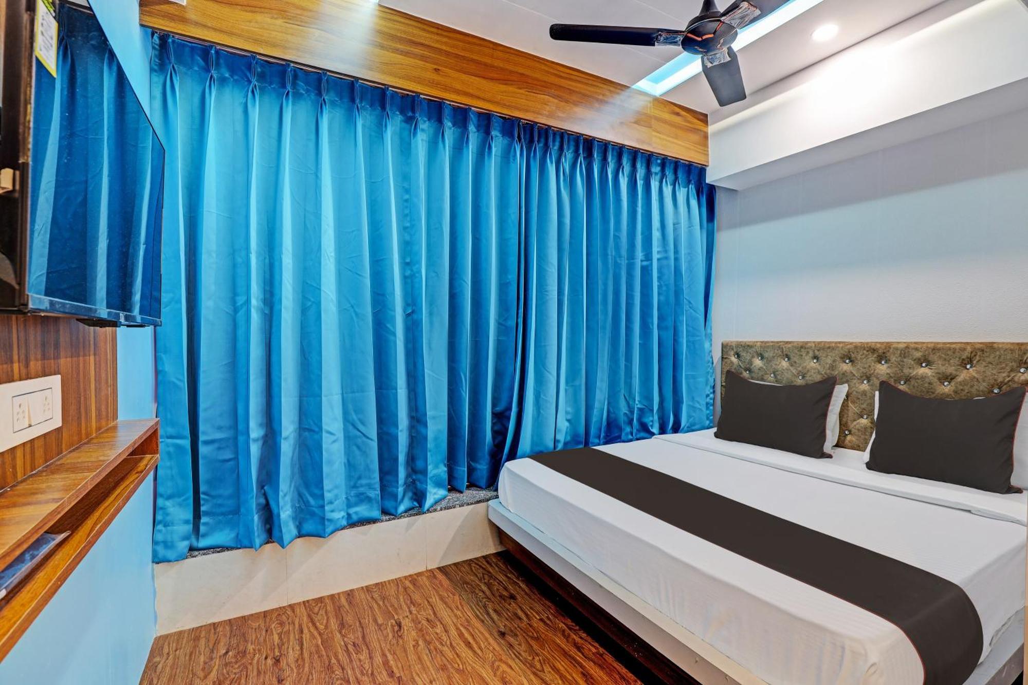 Collection O Hotel Swarg Surat Exterior photo