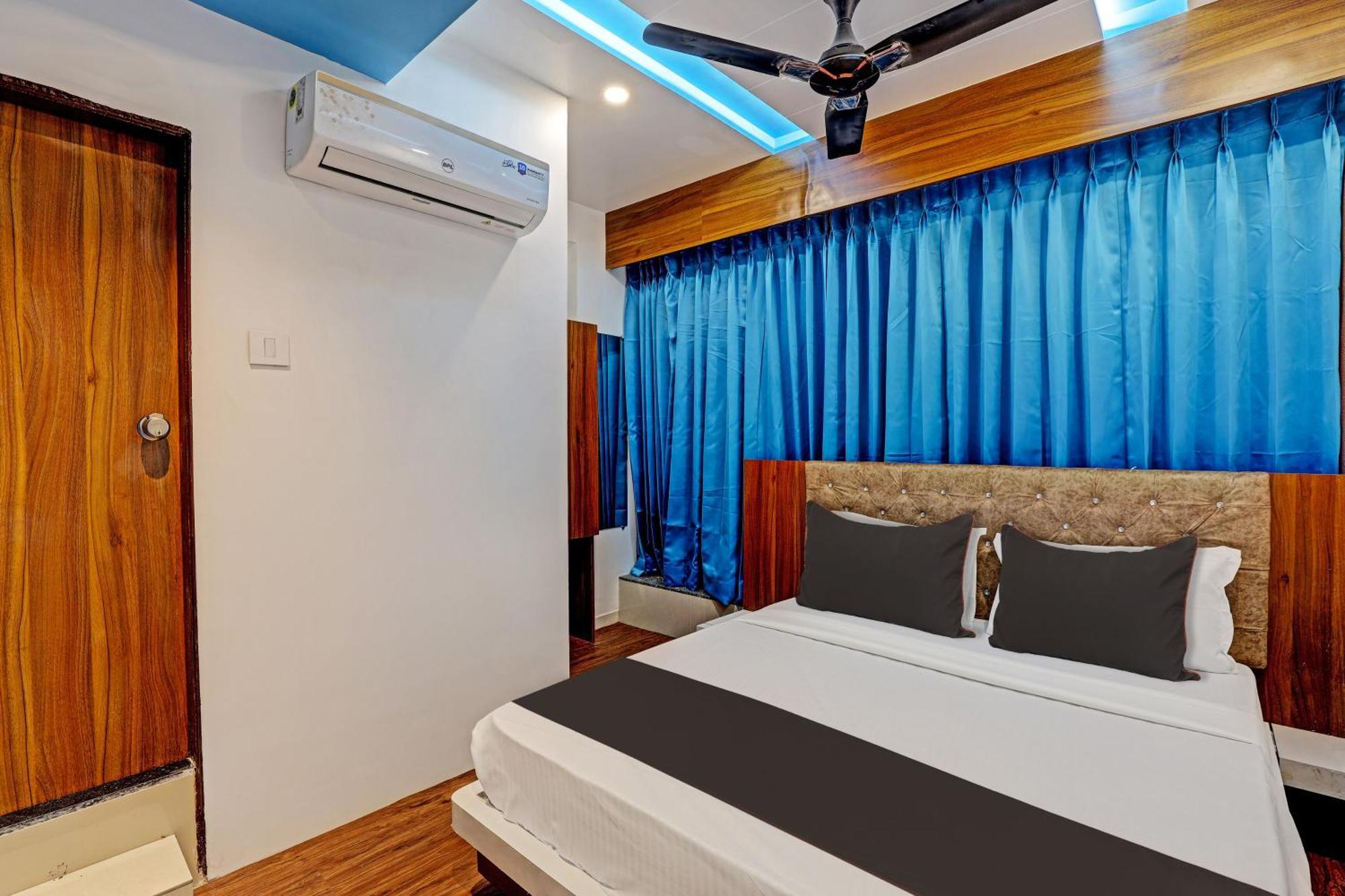 Collection O Hotel Swarg Surat Exterior photo