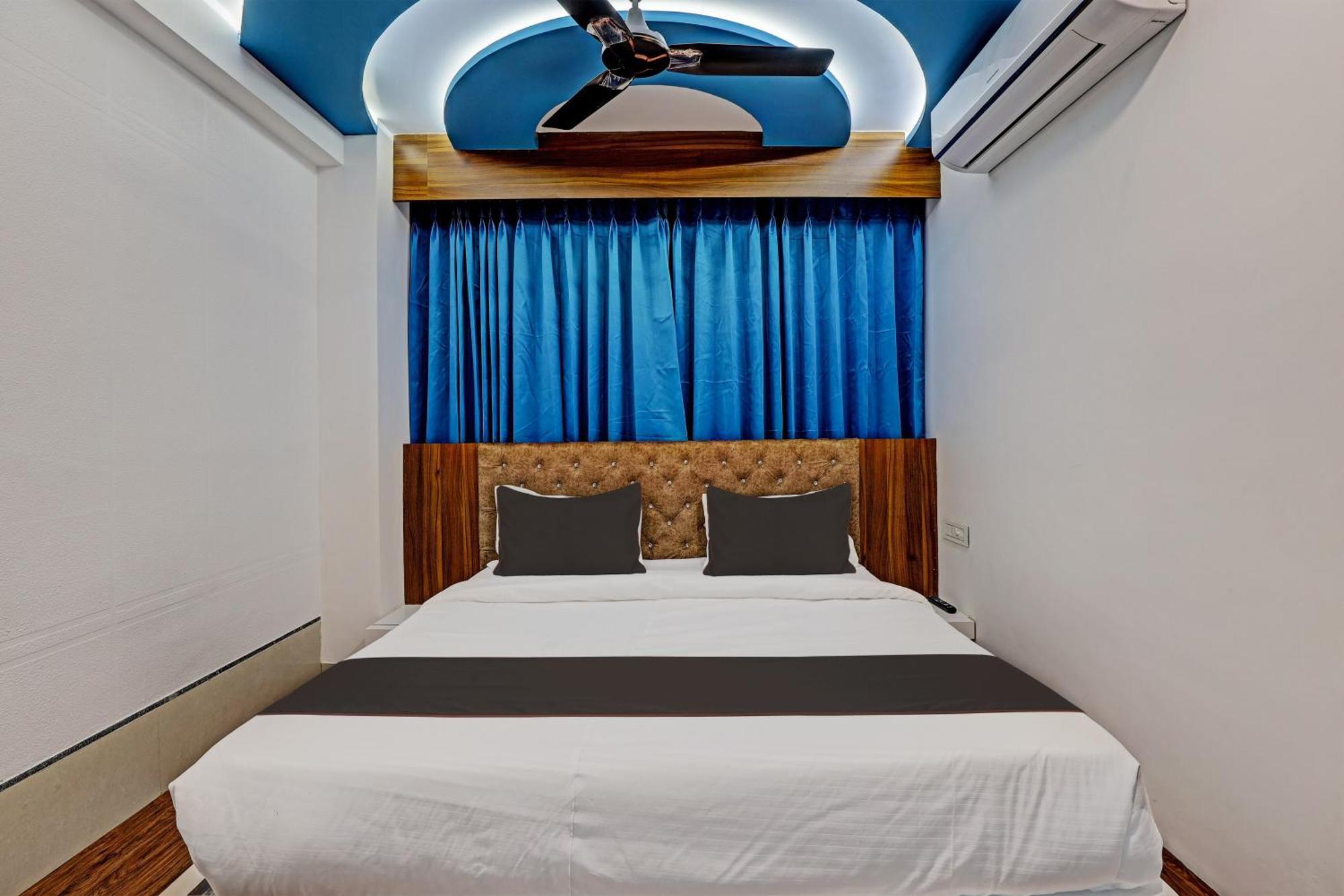 Collection O Hotel Swarg Surat Exterior photo